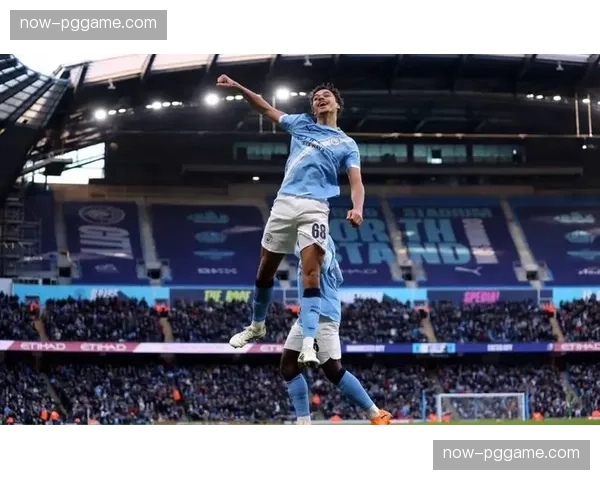 格伊转会曼城后表现稳健 本土青训中卫展现队长潜质